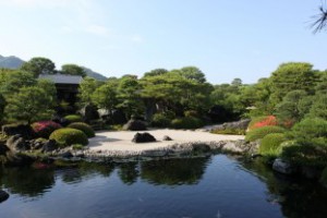 日本庭園でお庭に品を2　足立美術館